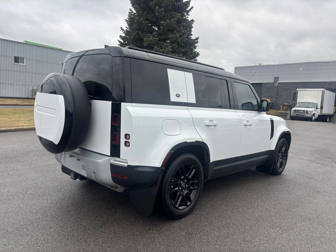 2024 Land Rover Defender 110 S Image principale
