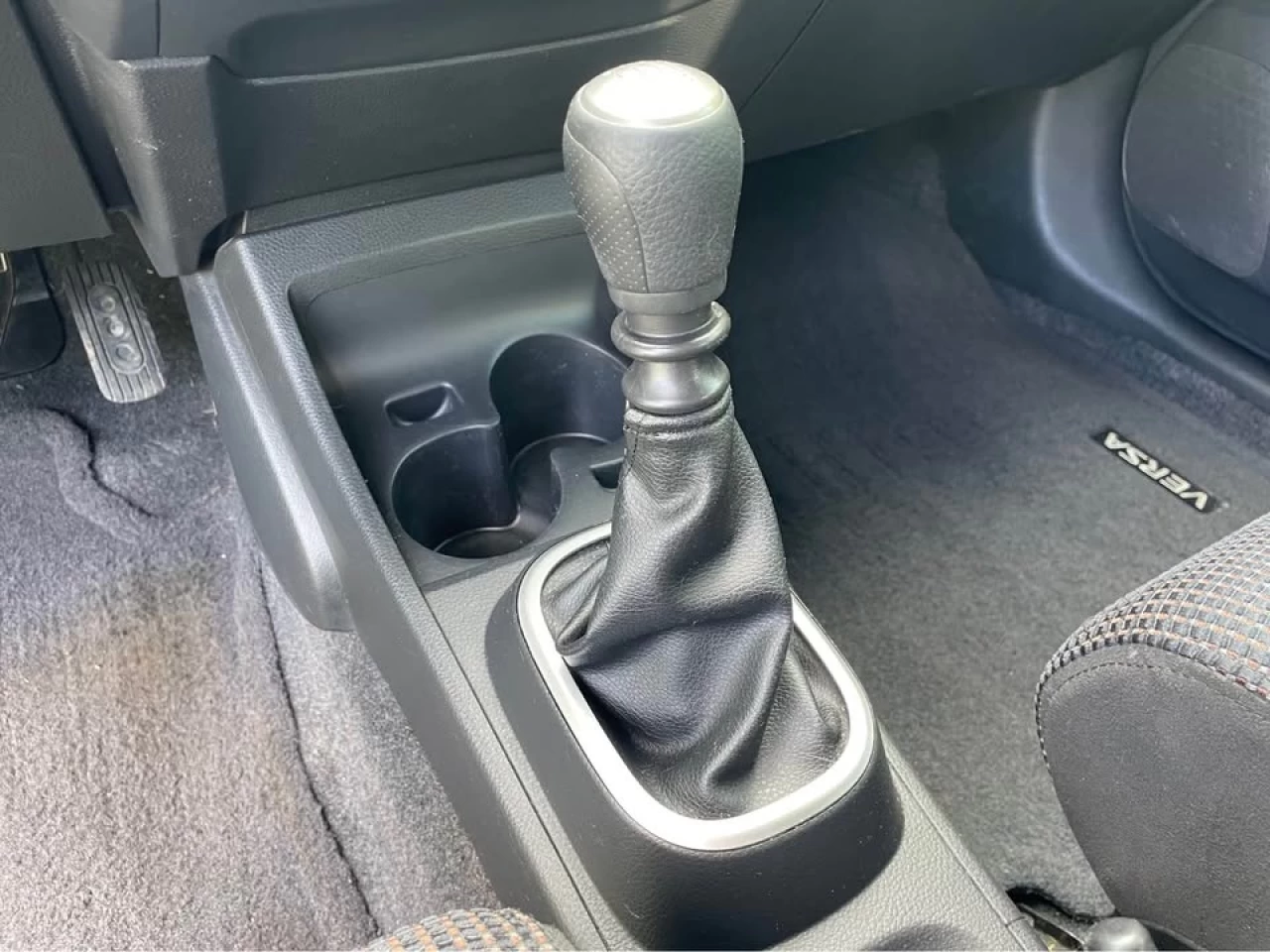 2012 Nissan Versa S Image principale