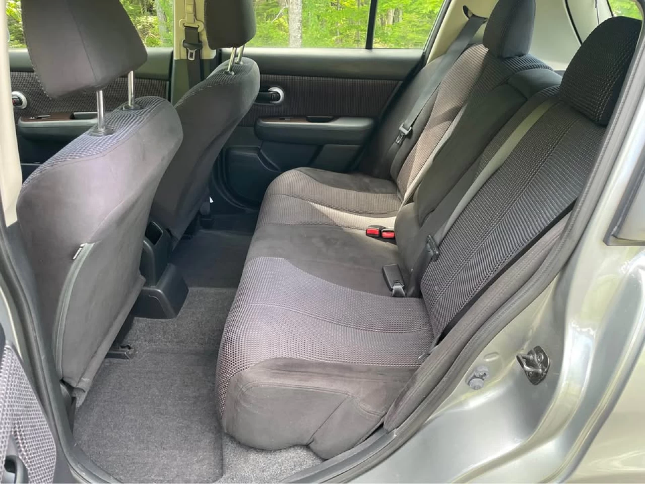 2012 Nissan Versa S Image principale