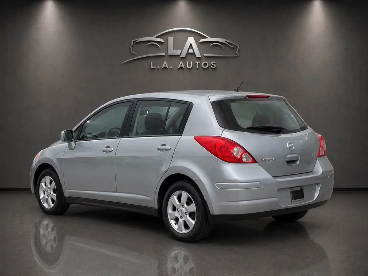2012 Nissan Versa S Image principale