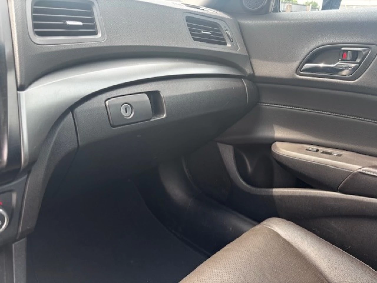 2015 Acura ILX Dynamic w/Navi Pkg Image principale