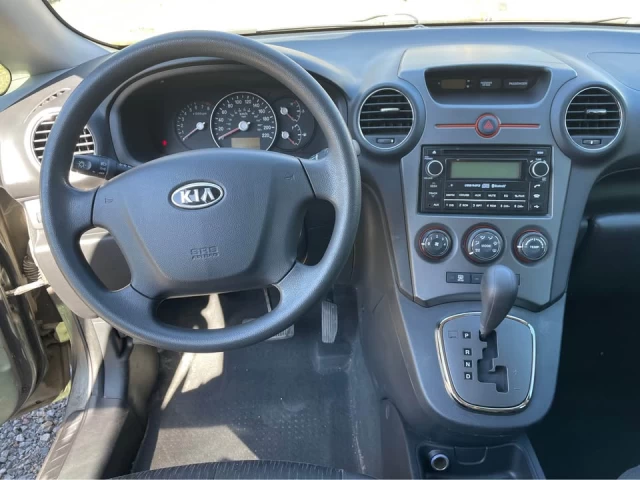 Kia Rondo LX 2012