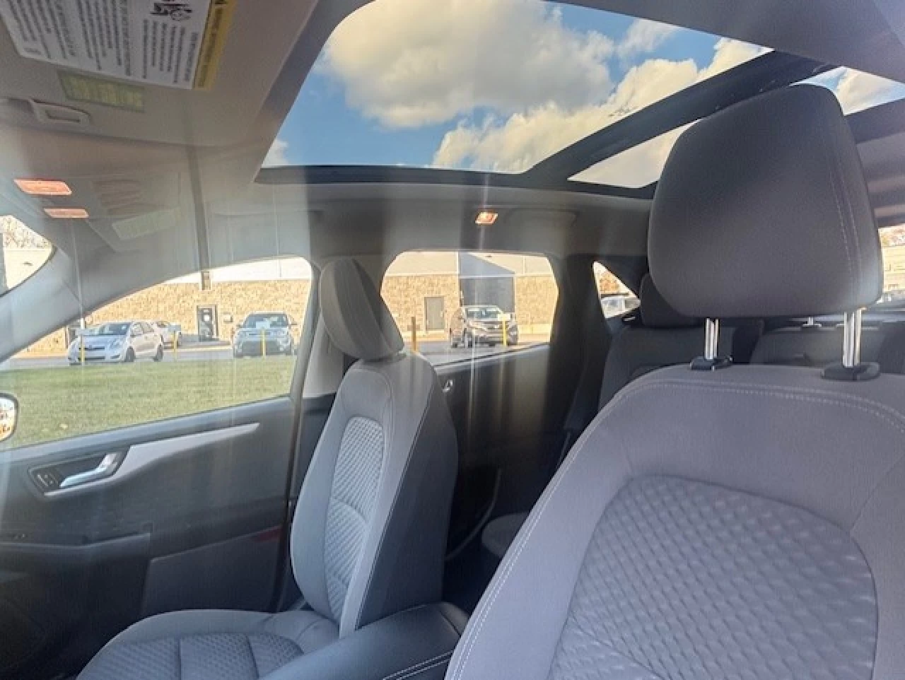 2020 Ford Escape SE Main Image