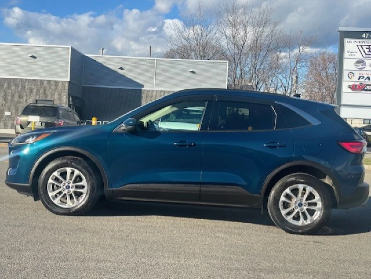 2020 Ford Escape SE Main Image