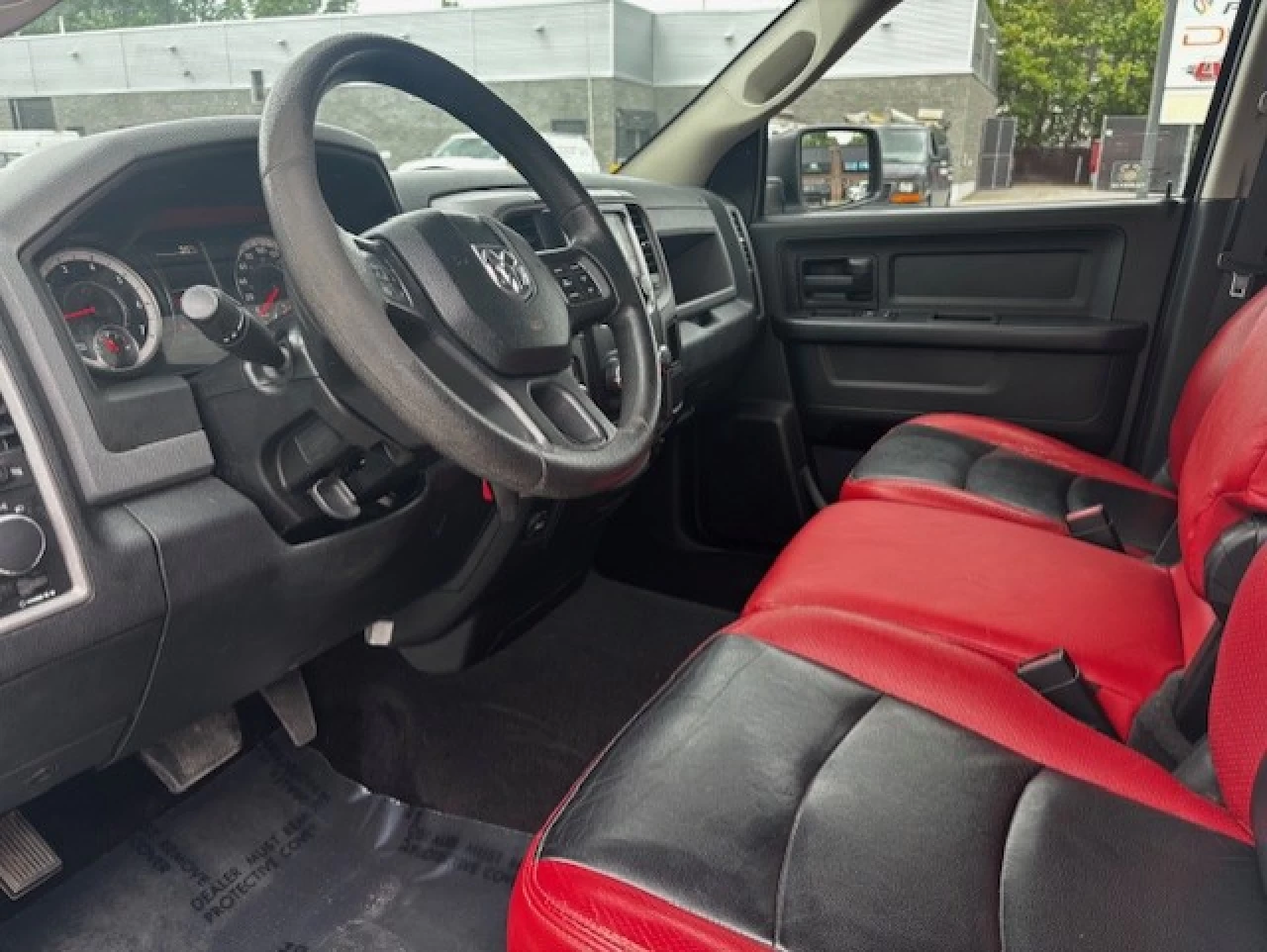 2016 Ram 1500 Classic ST Image principale