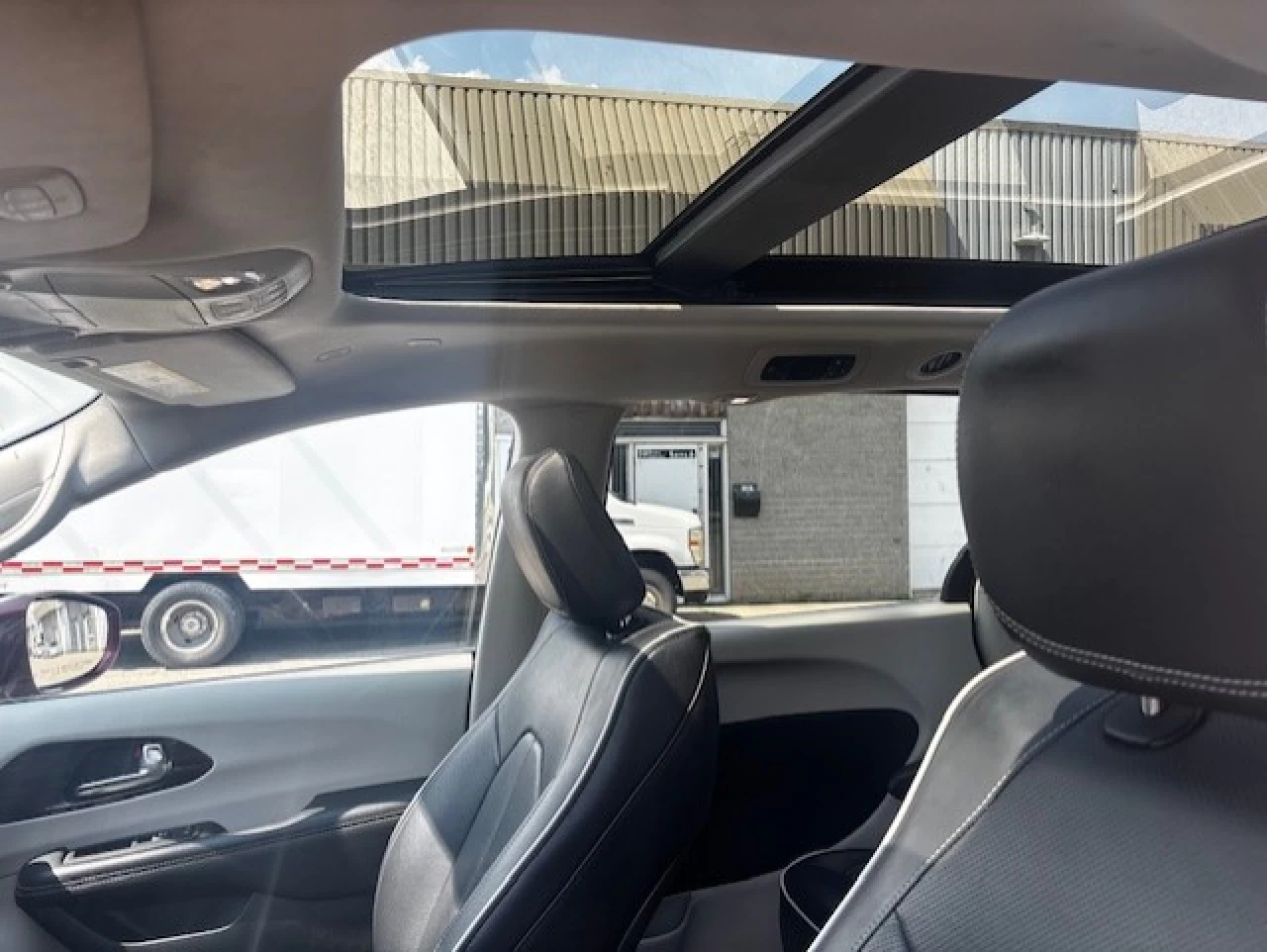 2023 Tesla Y  Main Image