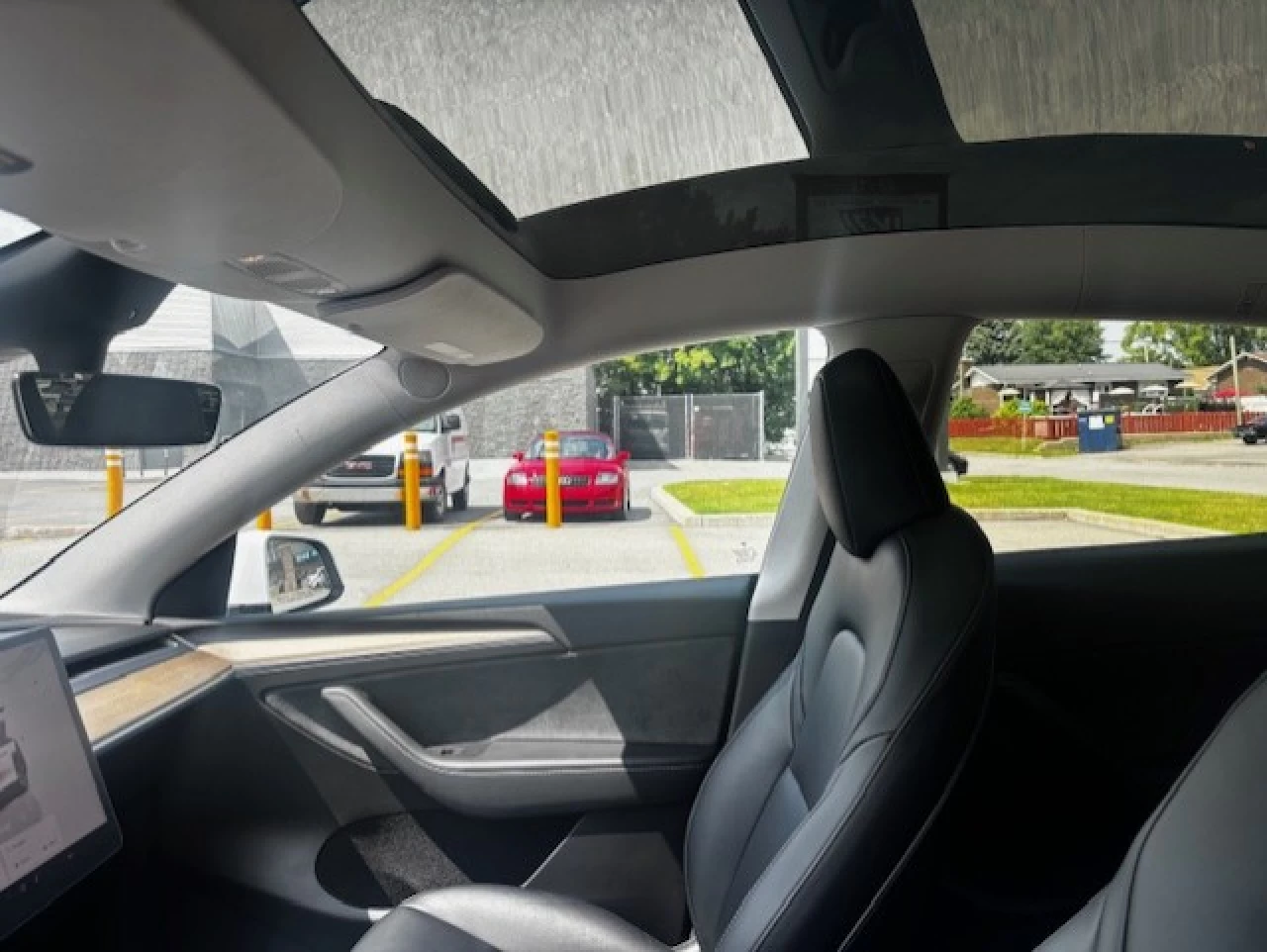 2023 Tesla Y  Main Image
