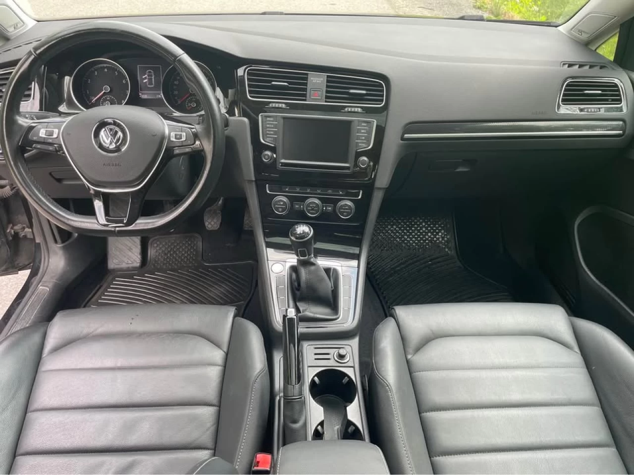 2017 Volkswagen Golf Highline Main Image