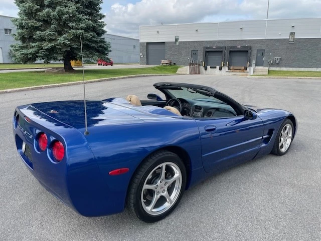Chevrolet Corvette 2dr Convertible 2002
