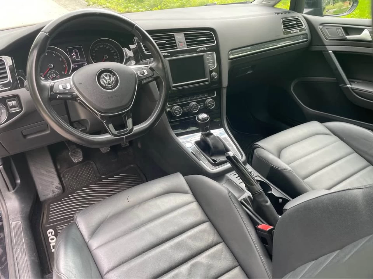 2017 Volkswagen Golf Highline Main Image