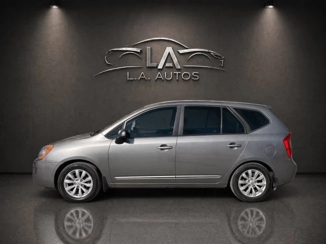 Kia Rondo LX 2012