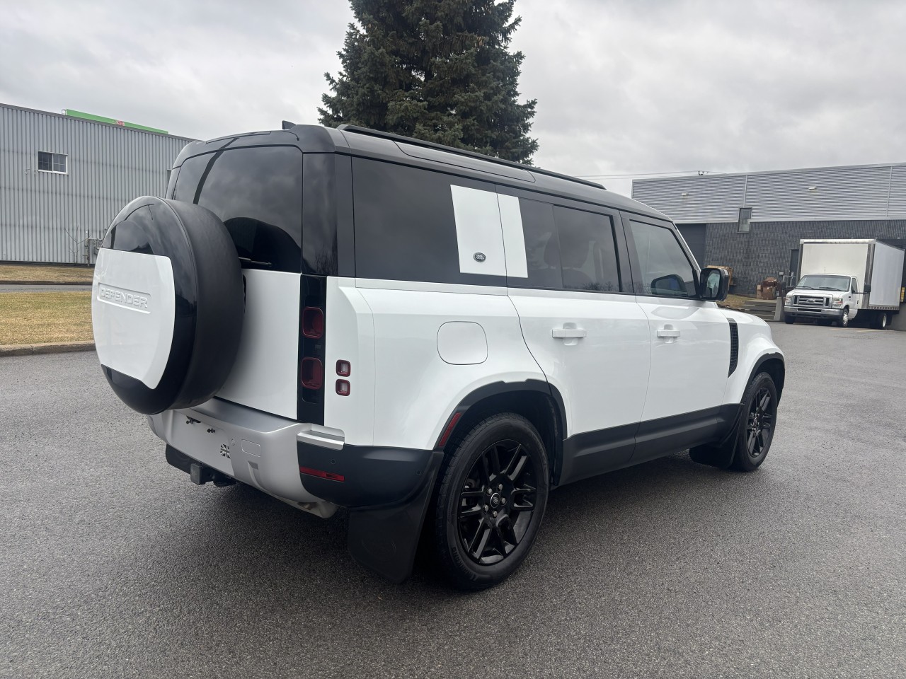 2024 Land Rover Defender 110 S Image principale