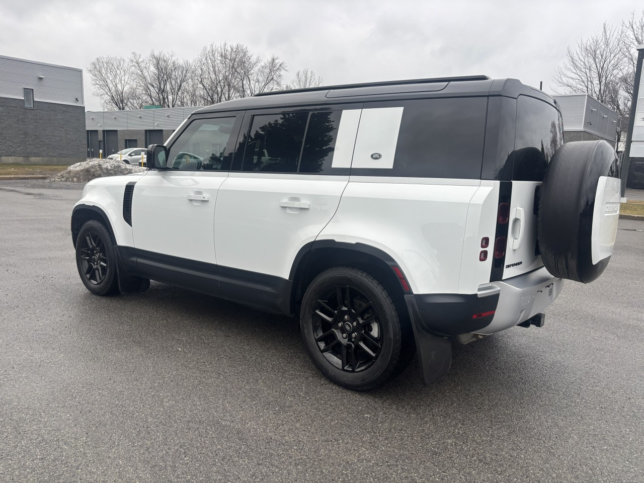 2024 Land Rover Defender 110 S Image principale