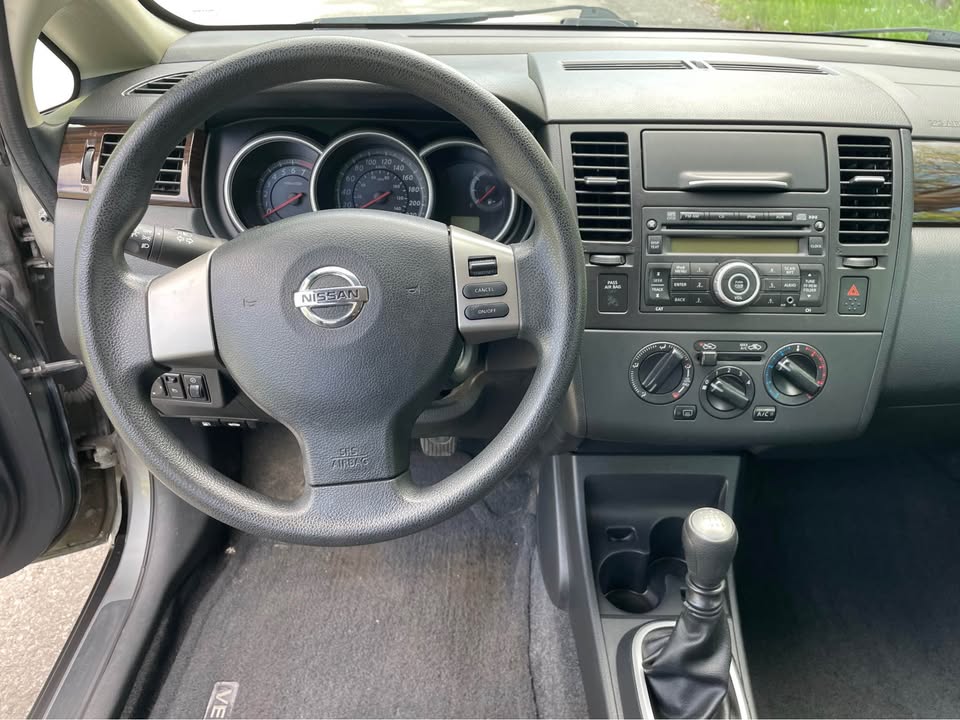 2012 Nissan Versa S Image principale