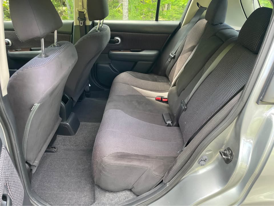2012 Nissan Versa S Image principale